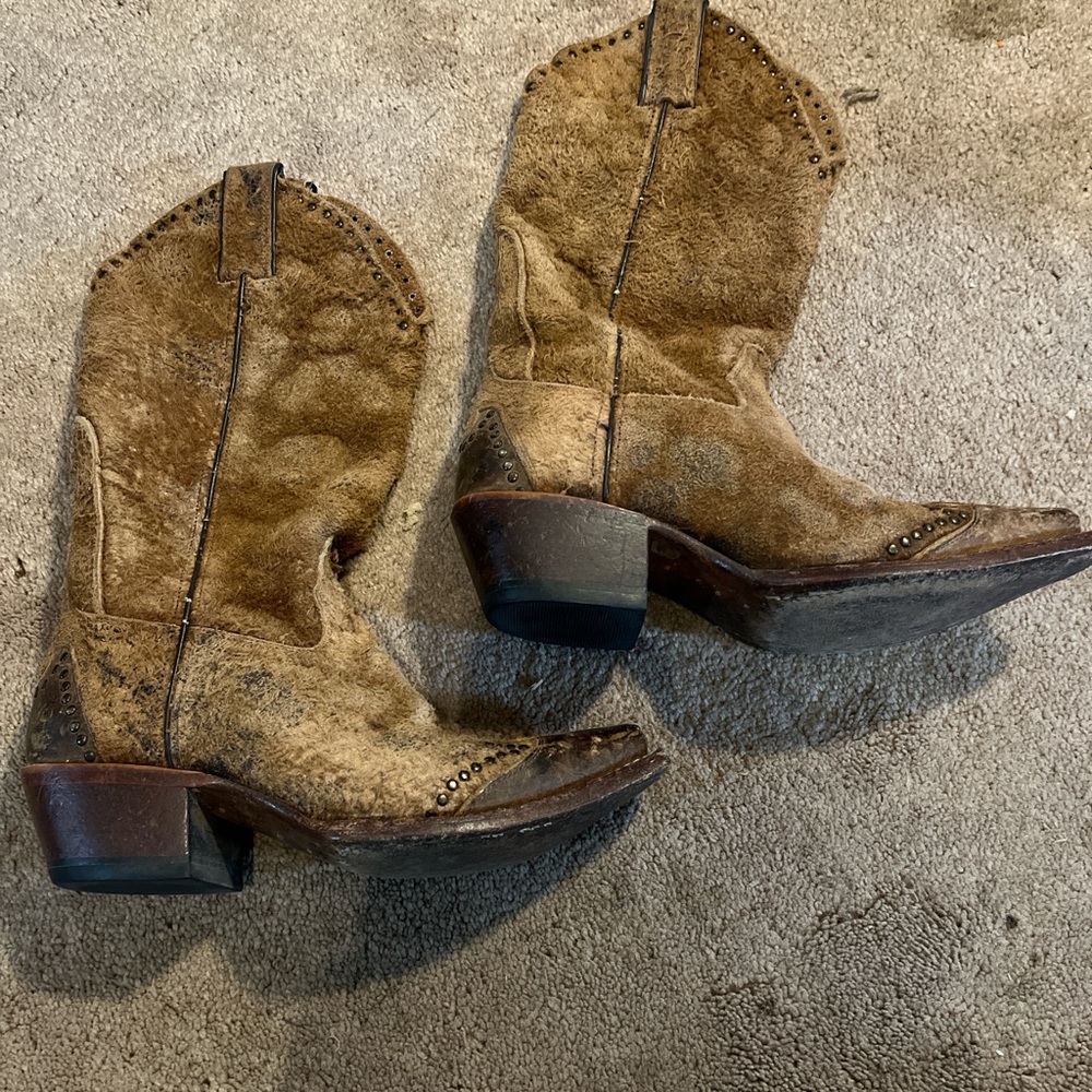 Solarno Women’s Cowhide Brown Leather Heeled Boots with Western Flair